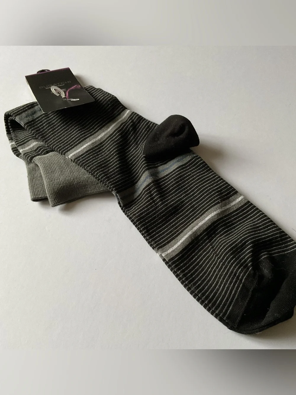 BUGATCHI MENS MERCERIZED COTTON SOCKS BLACK AND GRAY STRIPE OS NWT